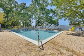 Pool and Beach Access Lovely Mary Esther Condo!
